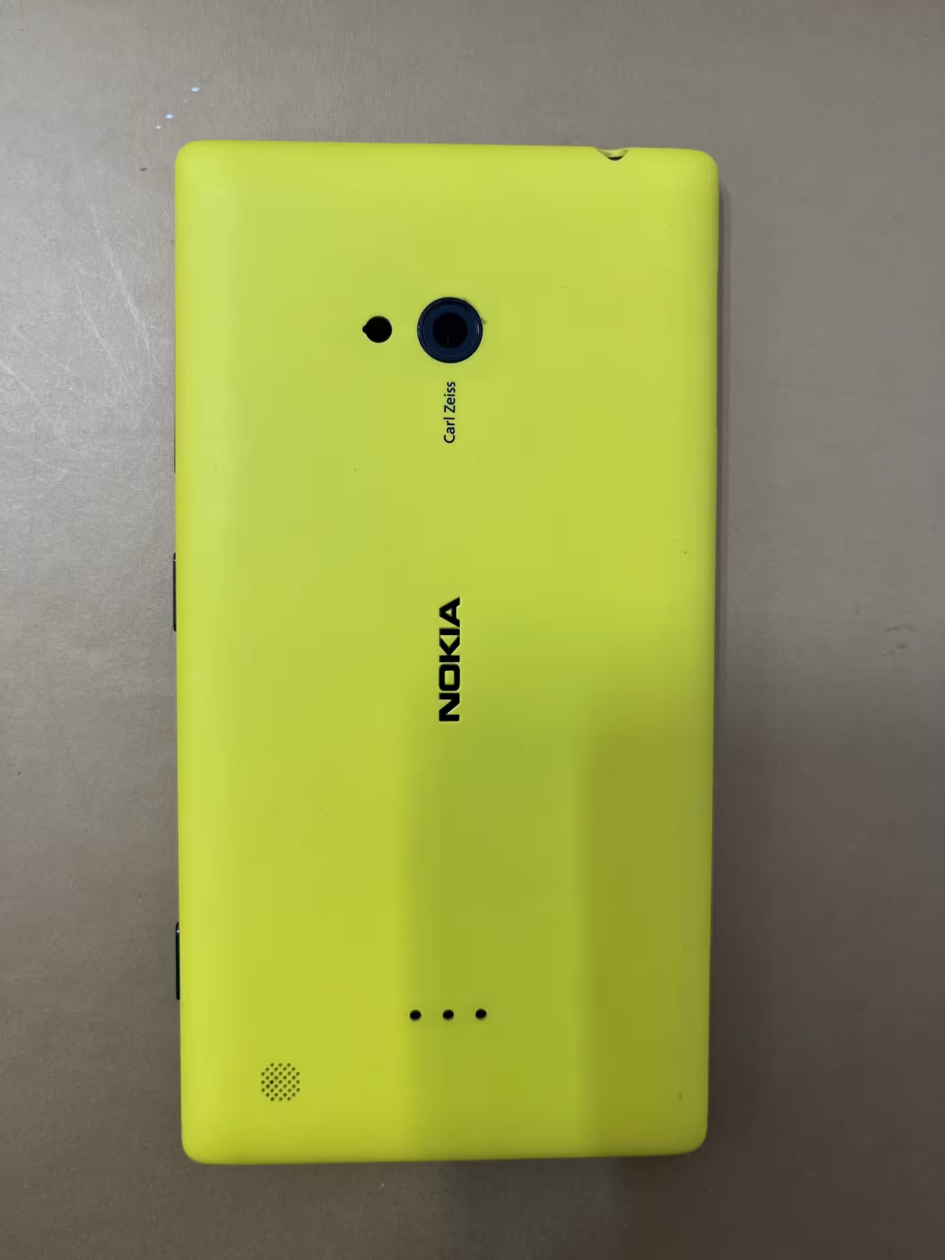 درب پشت نوکیا لومیا NOKIA LUMIA 720 کیفیت جنس : فابریک و اورجینال آکبند کمپانی نوکیا نو و آکبند ( رنگ زرد) “اصالت کالا”:”اورجینال”