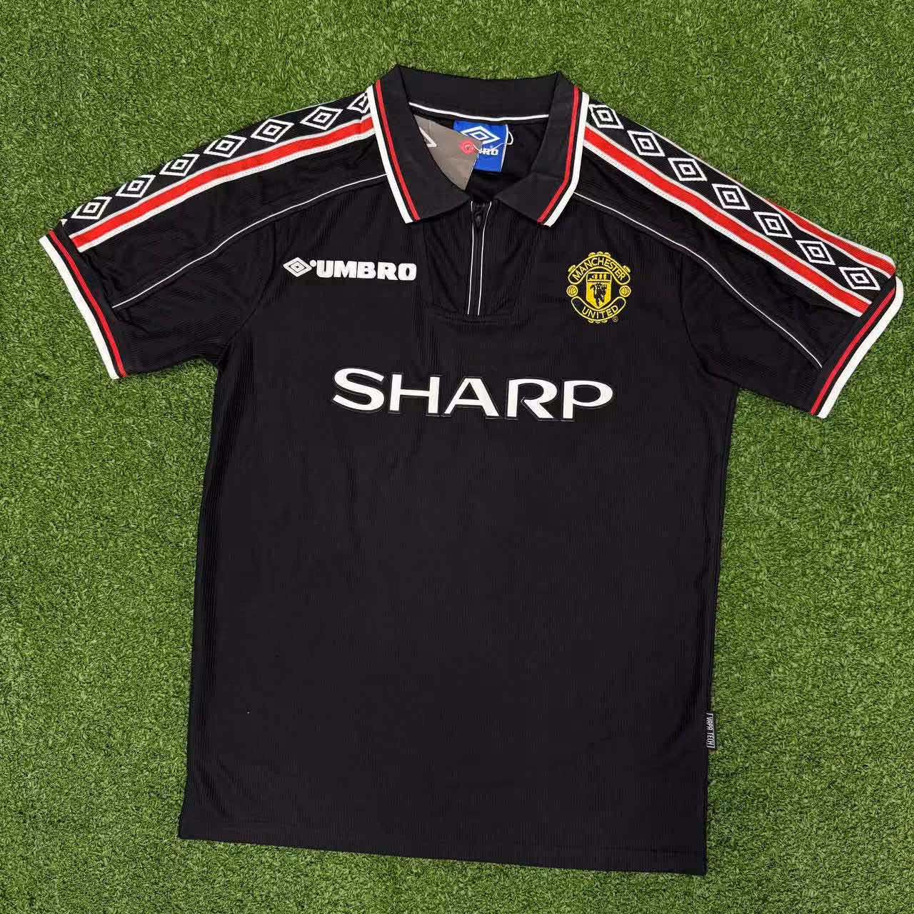 لباس کلاسیک منچستریونایتد 1998-2000 پلیری مشابه اورجینال مشکی