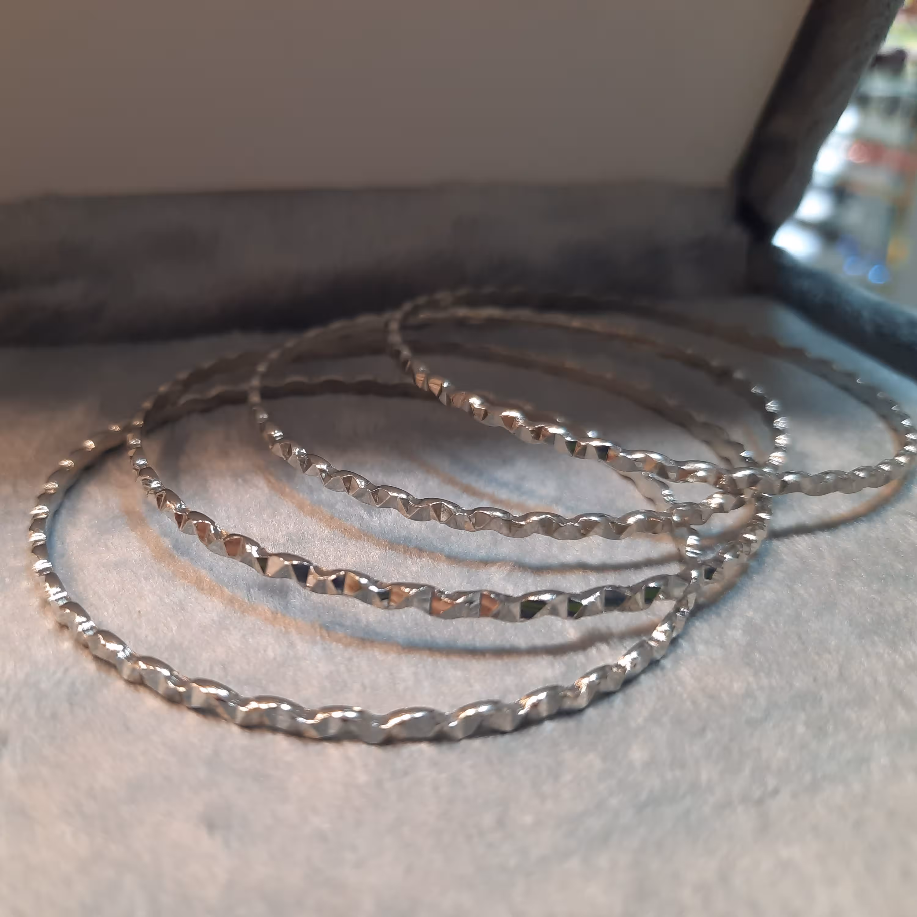 النگو زنانه مدل طلاروس با ابکاری نقره رنگ ثابت