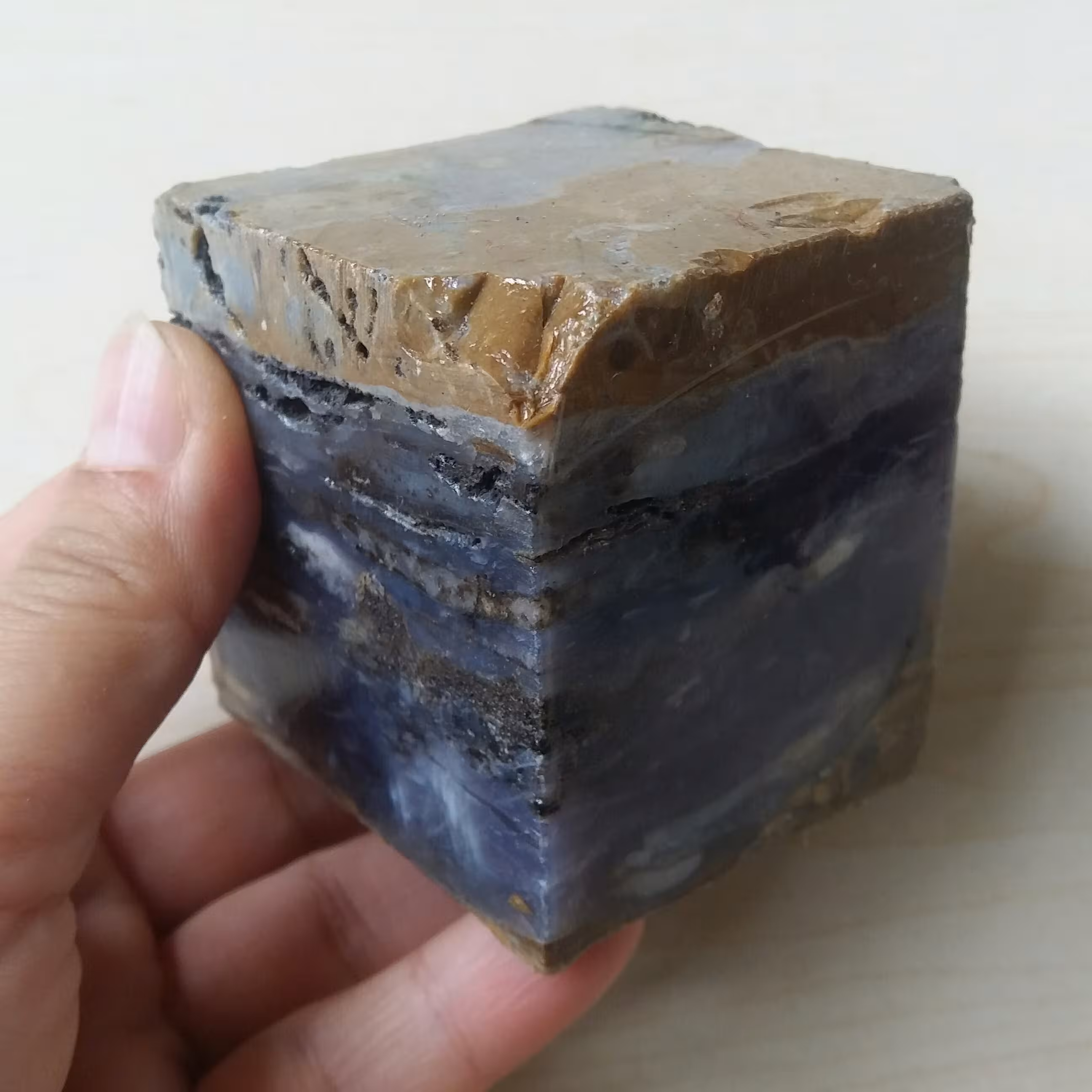 عقیق سوسنی اصل سنگ عقیق برش خورده معدنی و اصل با رنگ طبیعی کلکسیونی و کمیاب