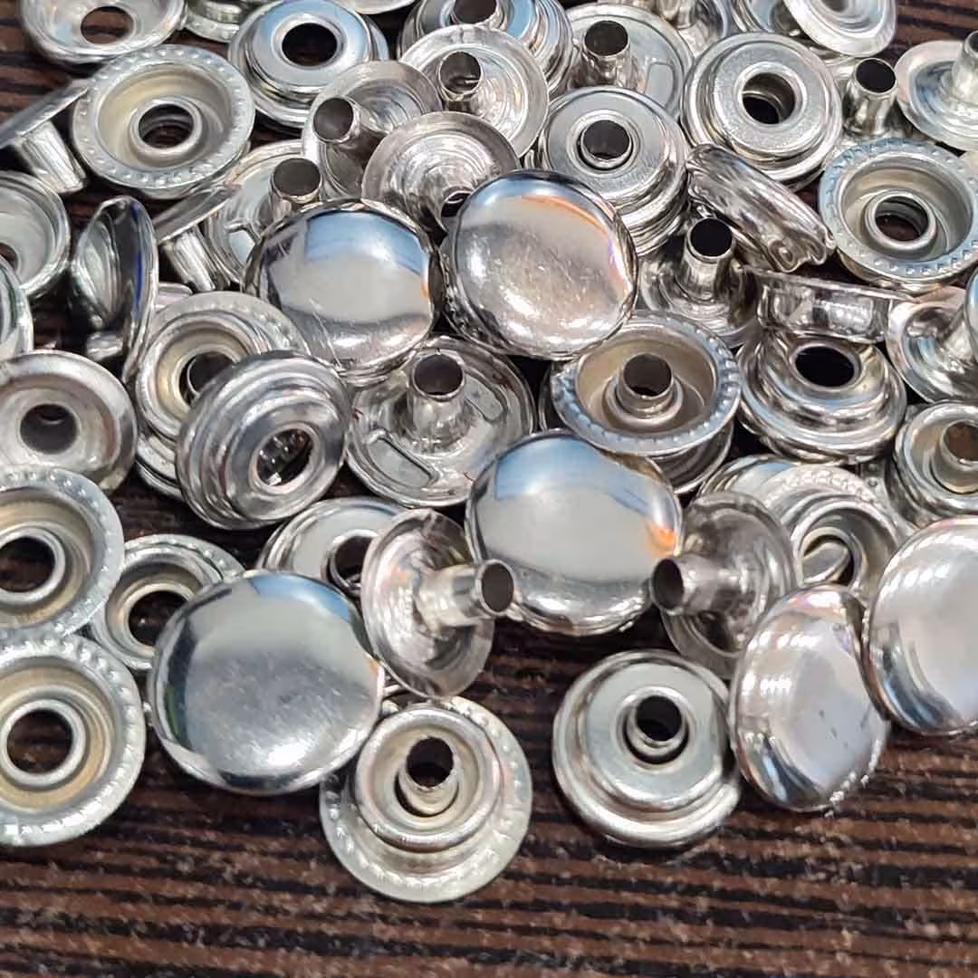 دکمه پرسی چهار پارچه مدل کاپشنی