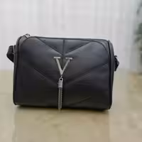 کیف پاسپورتی v  آویز دار تخفیف یلدایی 🍉