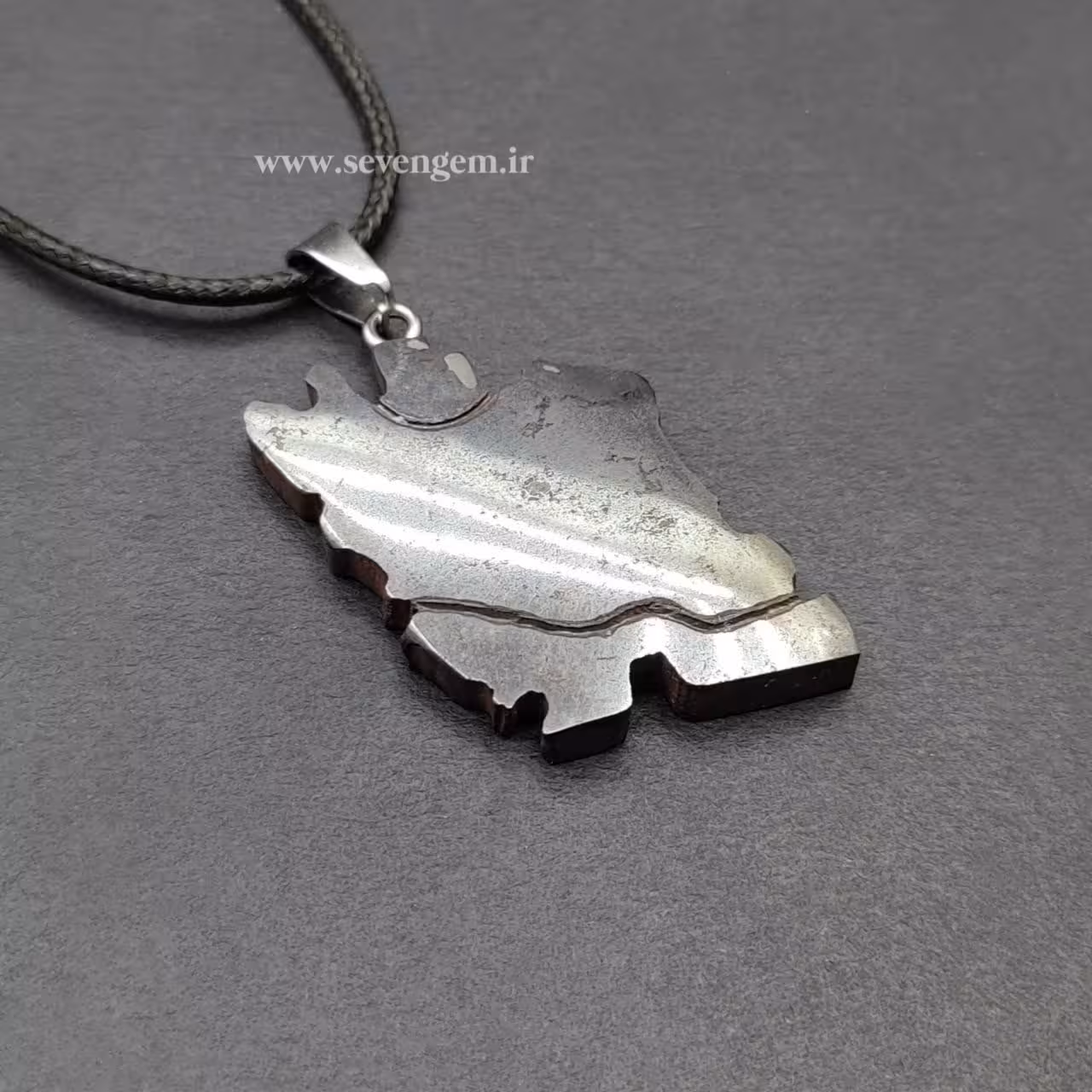 گردنبند سنگ حدید طرح ایران (کدA111)