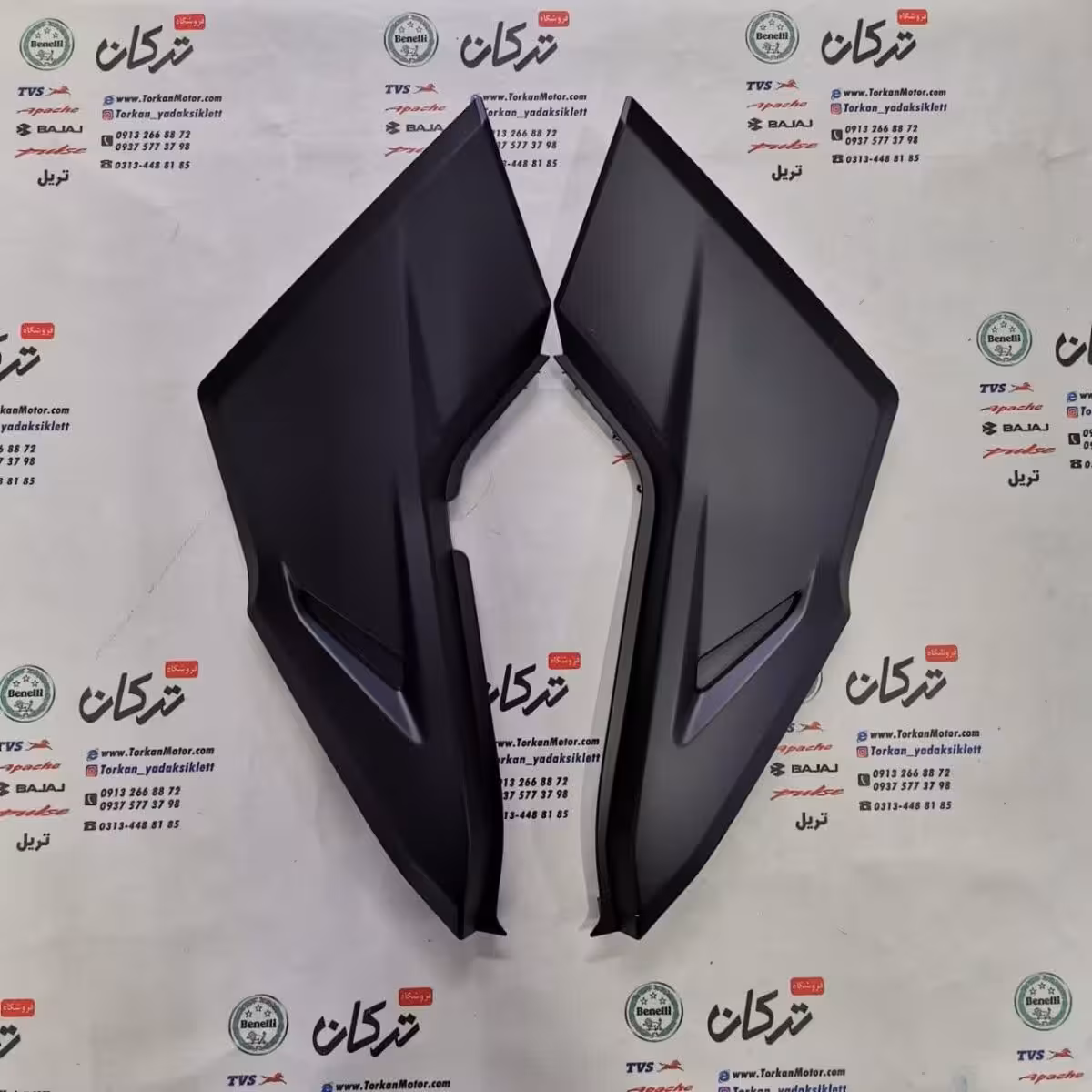 قاب ( فلاپ ) درب بغل موتور SYM گالکسی NA مشکی مات اصلی ( جفتی )