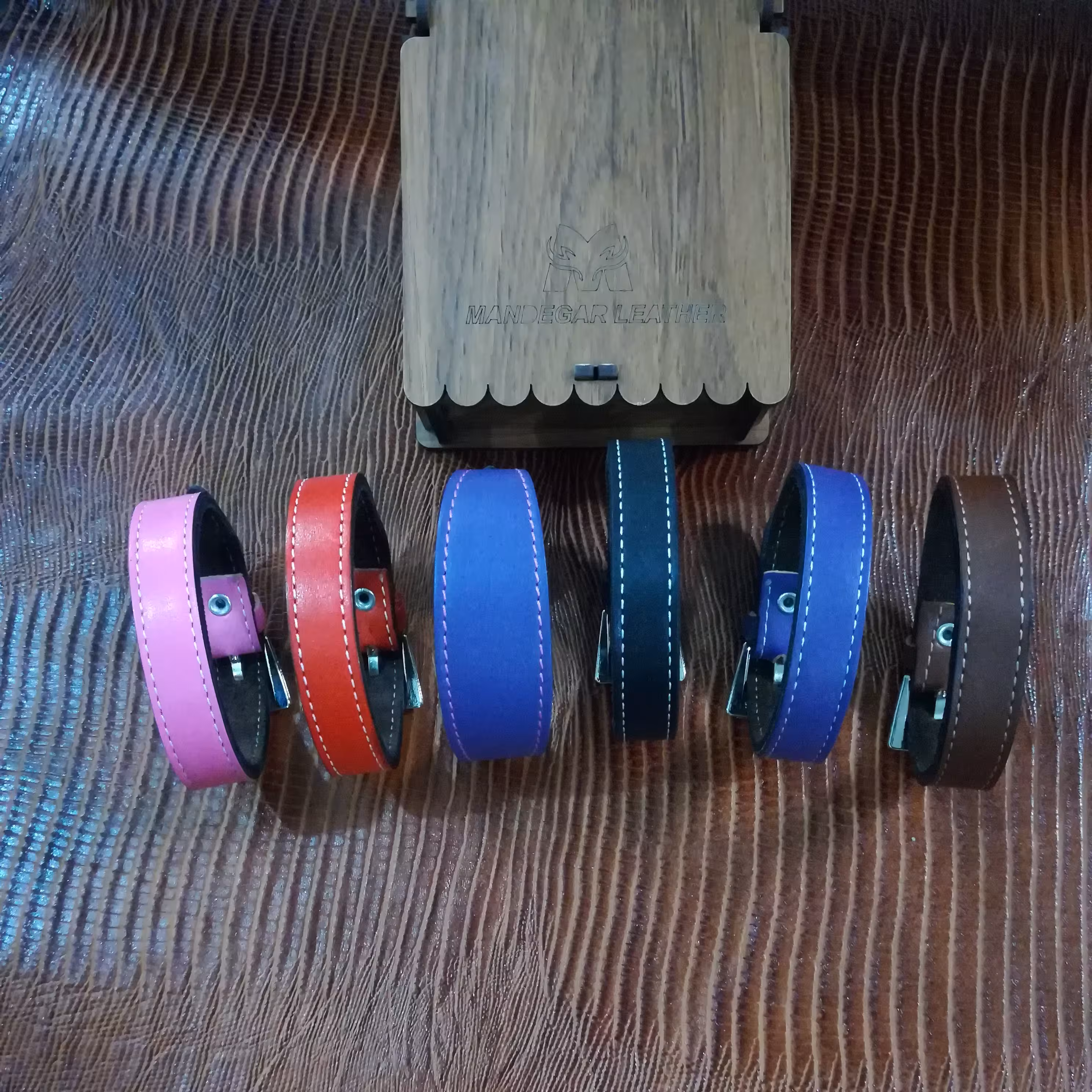 دستبند تمام چرم  