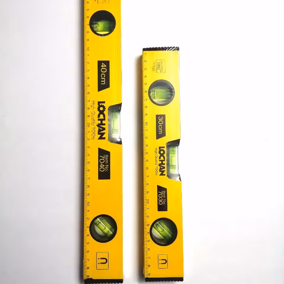 تراز 40 سانت برند لوچان کیفیت اعلا دقت بالا آهن ربا دارد