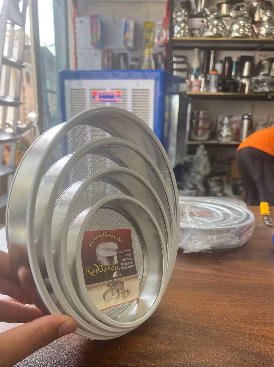 الک چهارتایی فلزی دور پلاستیک