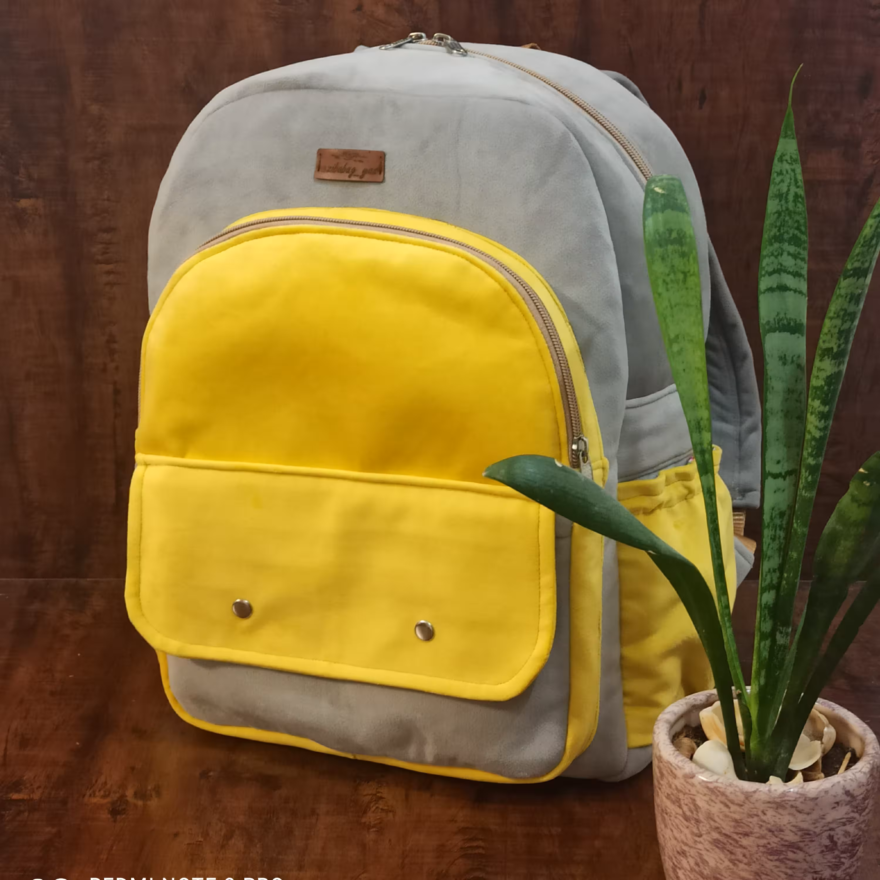 کوله پشتی تمام مخمل بسیار جادار