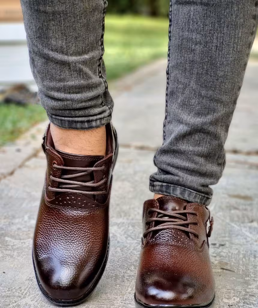 فروش  جذاب  کفش طبی مردانه چرم طبیعی تبریز  مدل  بندی  خوش پا و راحت قهوه ای  ارسال رایگان