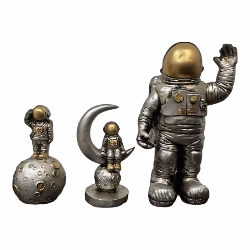 مجسمه فضانورد مجموعه سه عددی