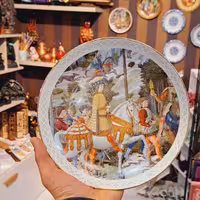 دیوارکوب اپرا  بشقاب دیوارکوب آلمانی بشقاب چینی قدیمی بشقاب عتیقه بشقاب رومی دیوارکوب خاص نقاشی دیواری چینی قلم ابی