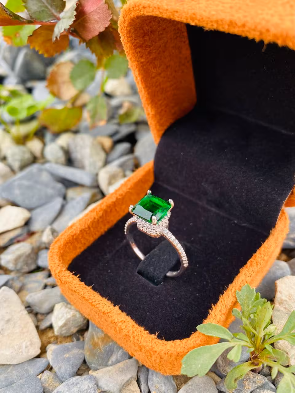 انگشتر جواهری لوکس نقره کد 10039 سنگ یاقوت زمرد