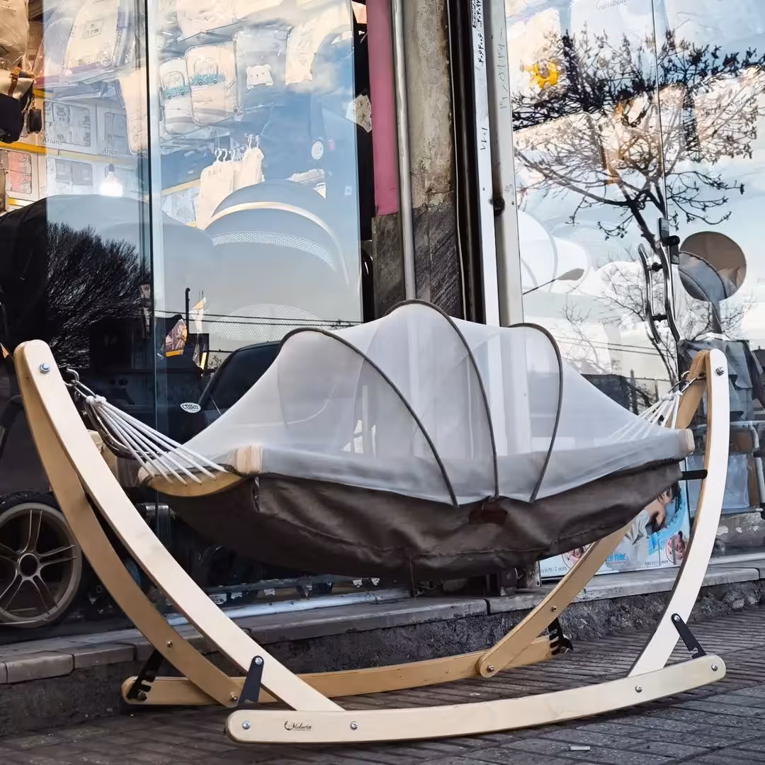 گهواره و بانوج نوزادی پایه چوبی رنگ نچرال با تحمل وزن بالا با اویز و پشه بند برند چیپولینو  chipolino