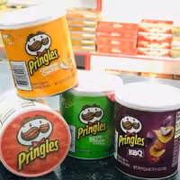 چیپس پرینگلز 2بسته 40گرمی محصول امریکا  2طعم به انتخاب شما تضمین اصالت کالا 