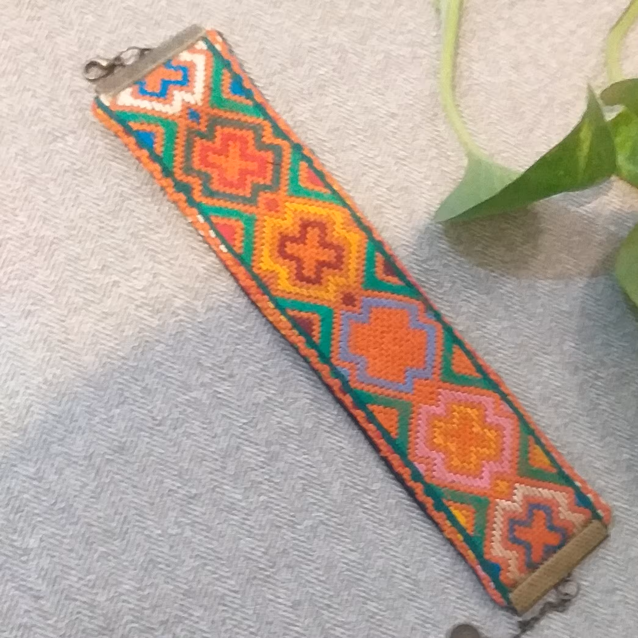 دستبند سوزن دوزی دستی