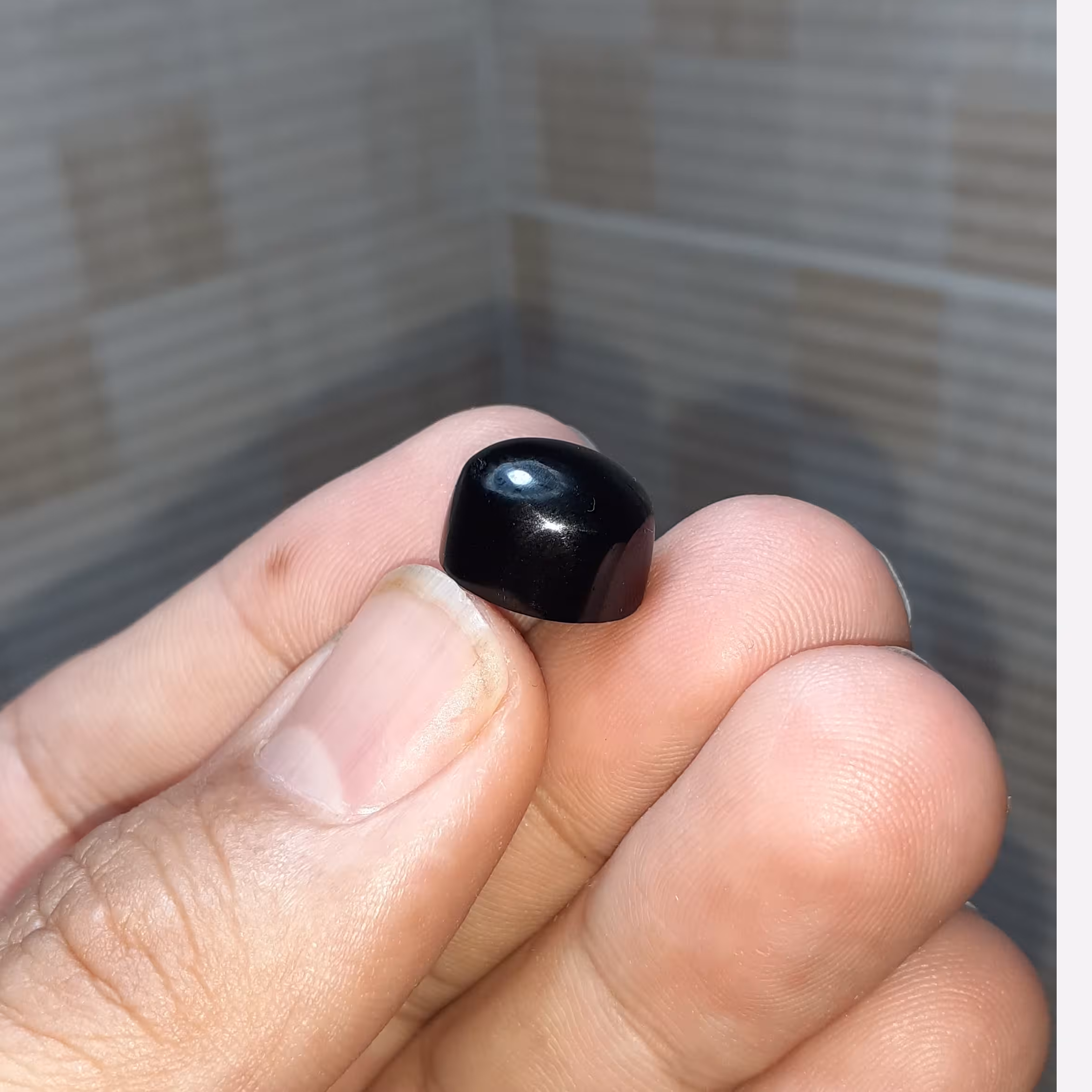 عقیق ابسیدین  سیاه نوع طبیعی و معدنی 