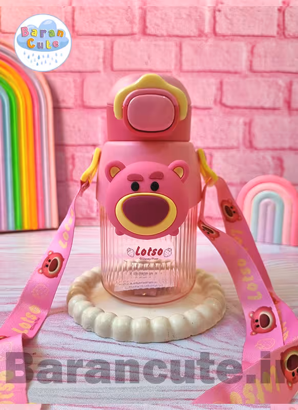 قمقمه اورجینال برند دیزنی پمپی دارای عروسک اسکویشی سوت دار طرح خرس توت فرنگی