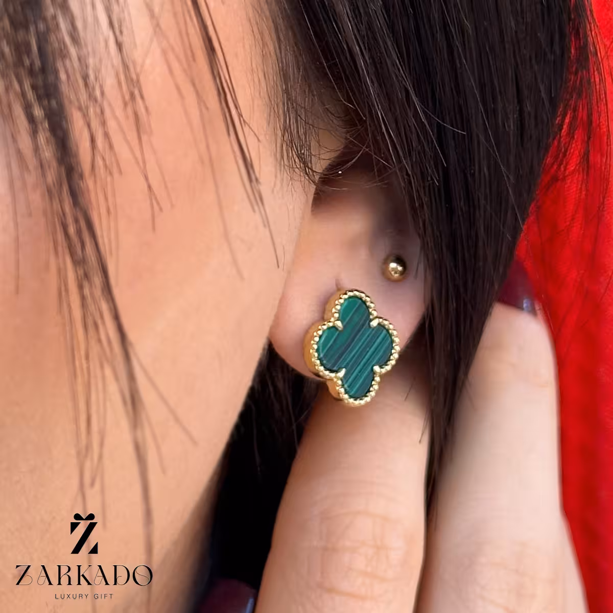 گوشواره میخی طلا طرح ون کلیف با سنگ سبز کد E1229