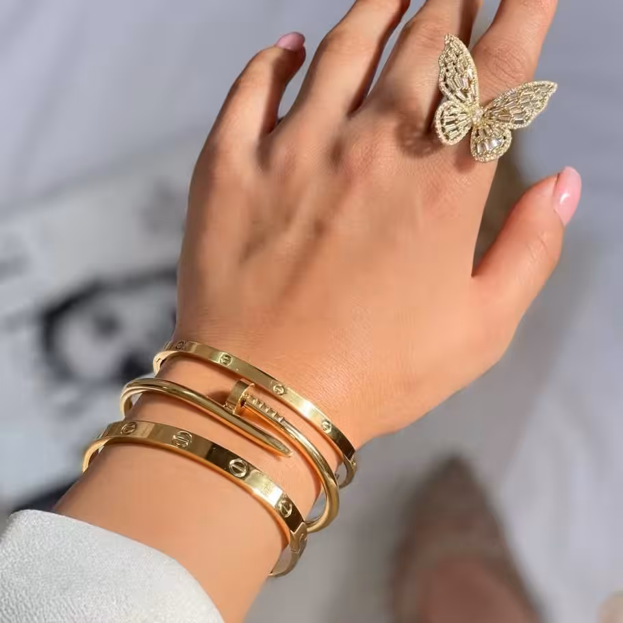  دستبند استیل استیل طرح میخ طلایی (ارسال رایگان)