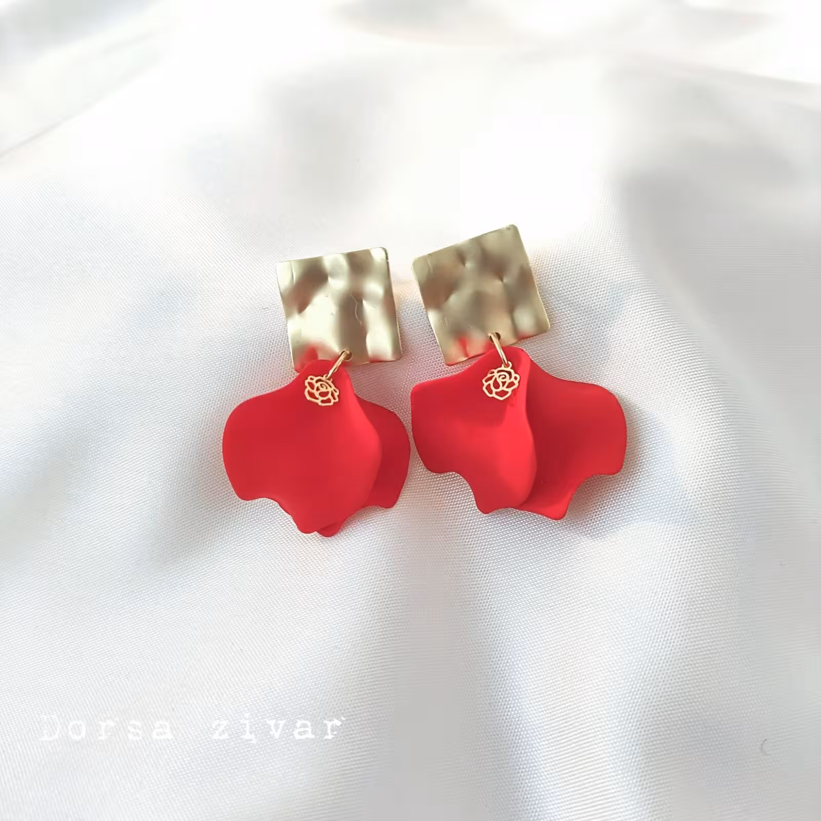 گوشواره مخملی قرمز