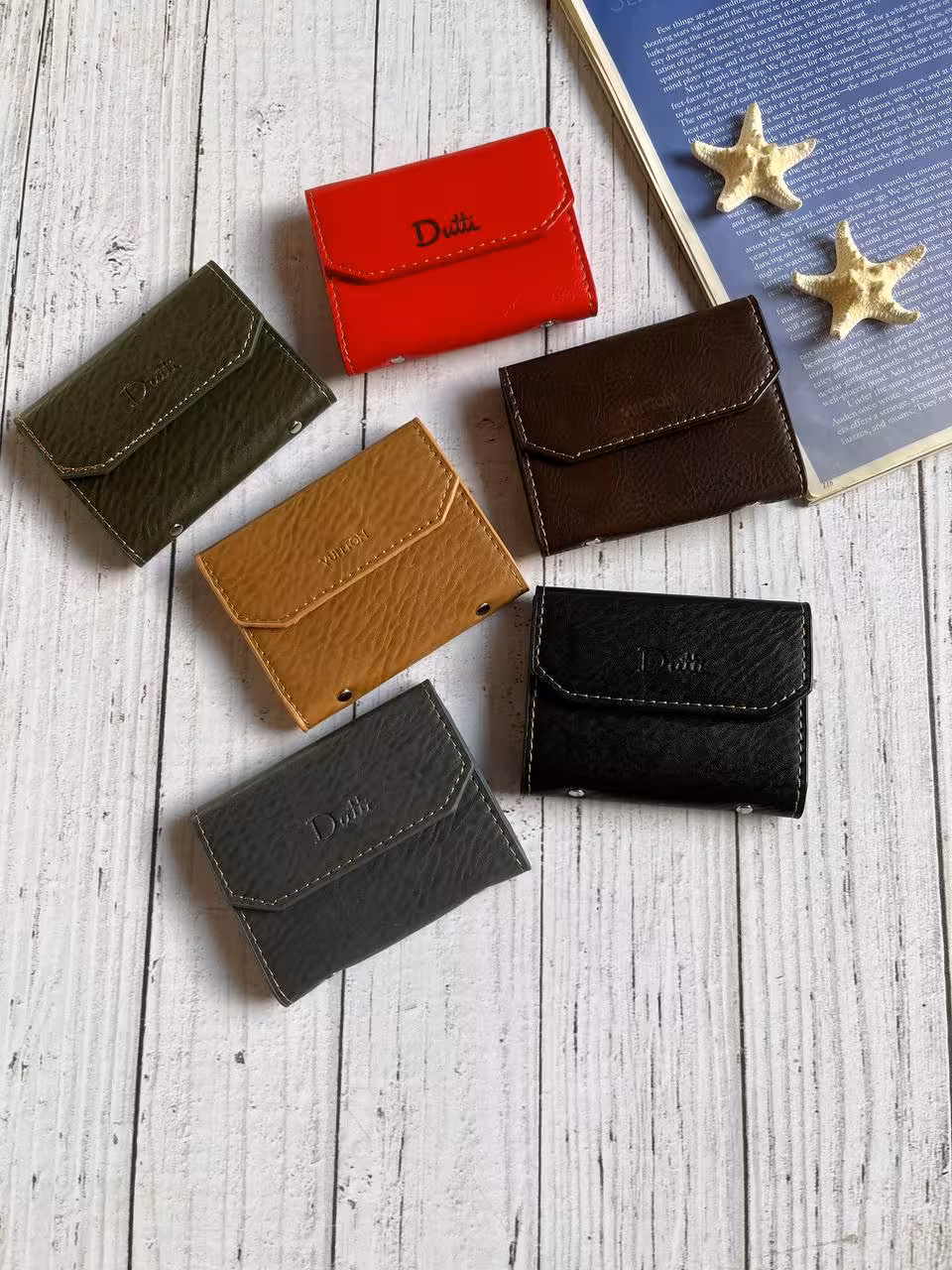 جاکارتی دو برگ رنگی دیور