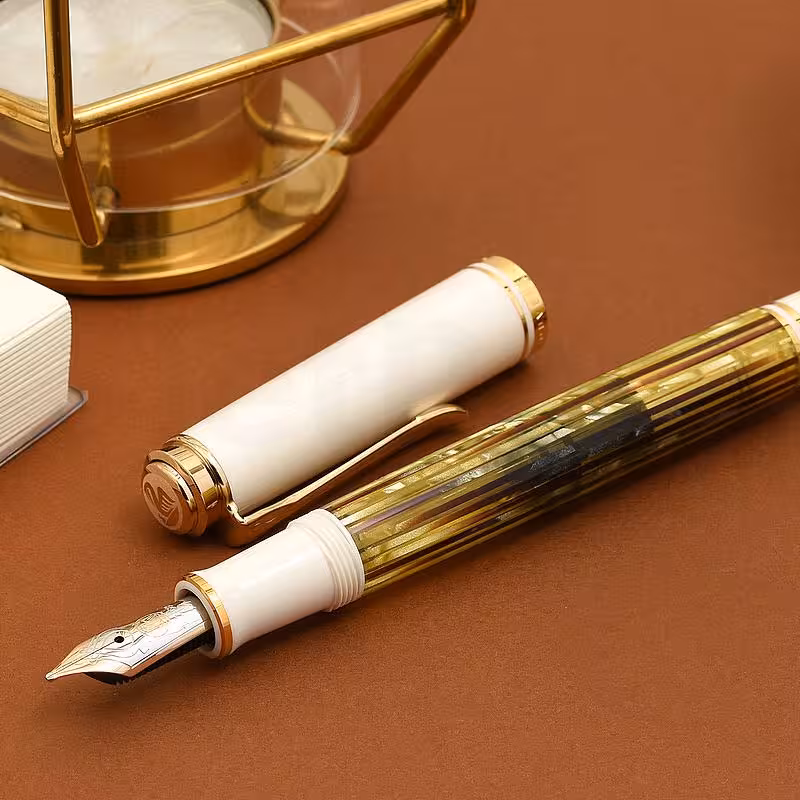 خودنویس پلیکان سووران تورتوس شل سفید Pelikan Souverän M400 Tortoiseshell-White