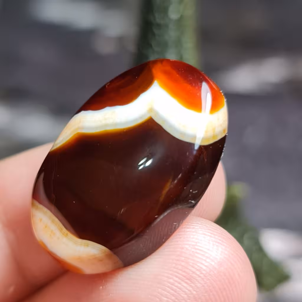  نگین فوق العاده زیبای سنگ عقیق سلیمانی خاص اصل خراسانی
کد 26337
