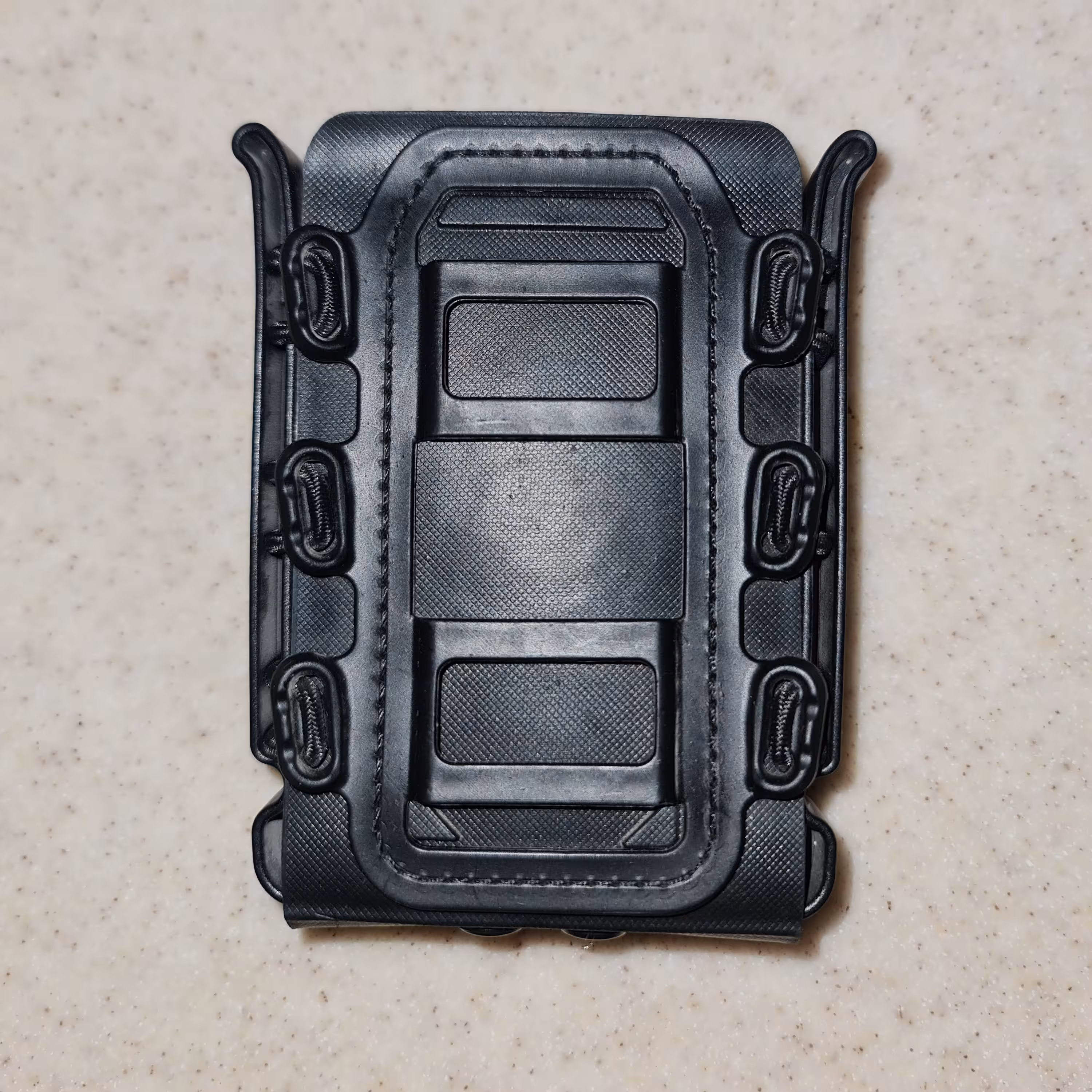 غلاف پلیمری خشاب سلاح تاکتیکال مناسب AK و M4 جنس بسیار عالی و انعطاف پذیر امکان نصب غلاف خشاب کلت بر روی این غلاف