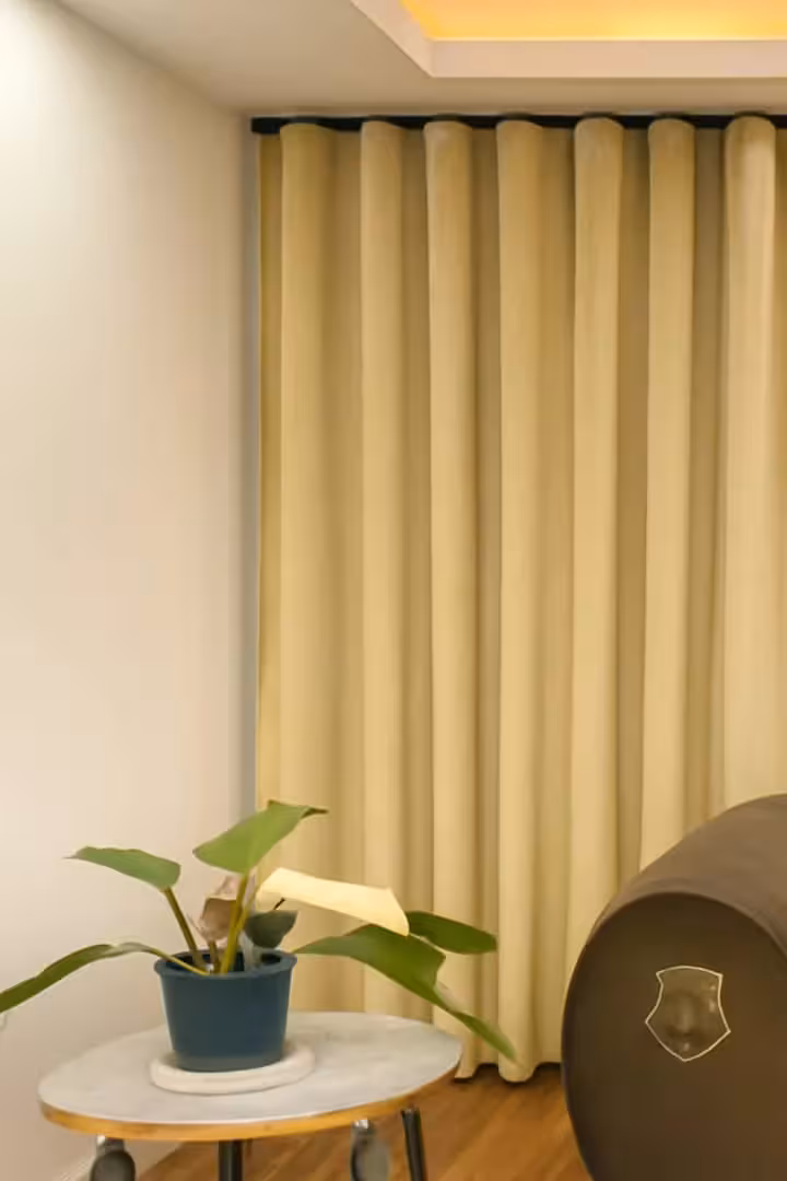 پرده مینیمال مخمل ساده کرم طلایی کد 32