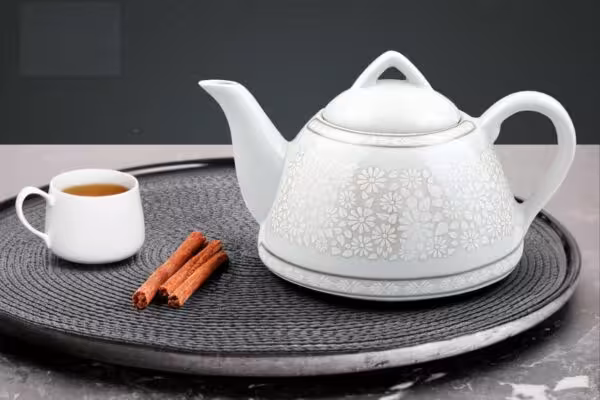 قوری چینی درجه یک گلدار کف پهن 600سی سی با درب چینی