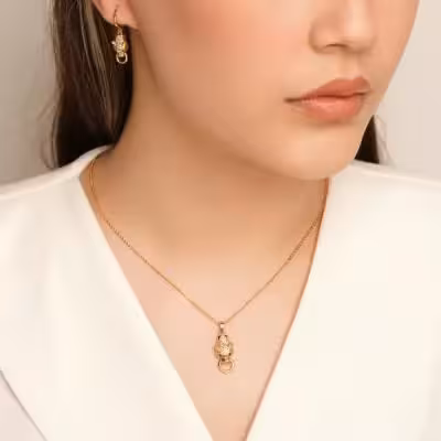 نیم ست جدید ysx پلاکدار و رنگ طلایی با زنجیر.