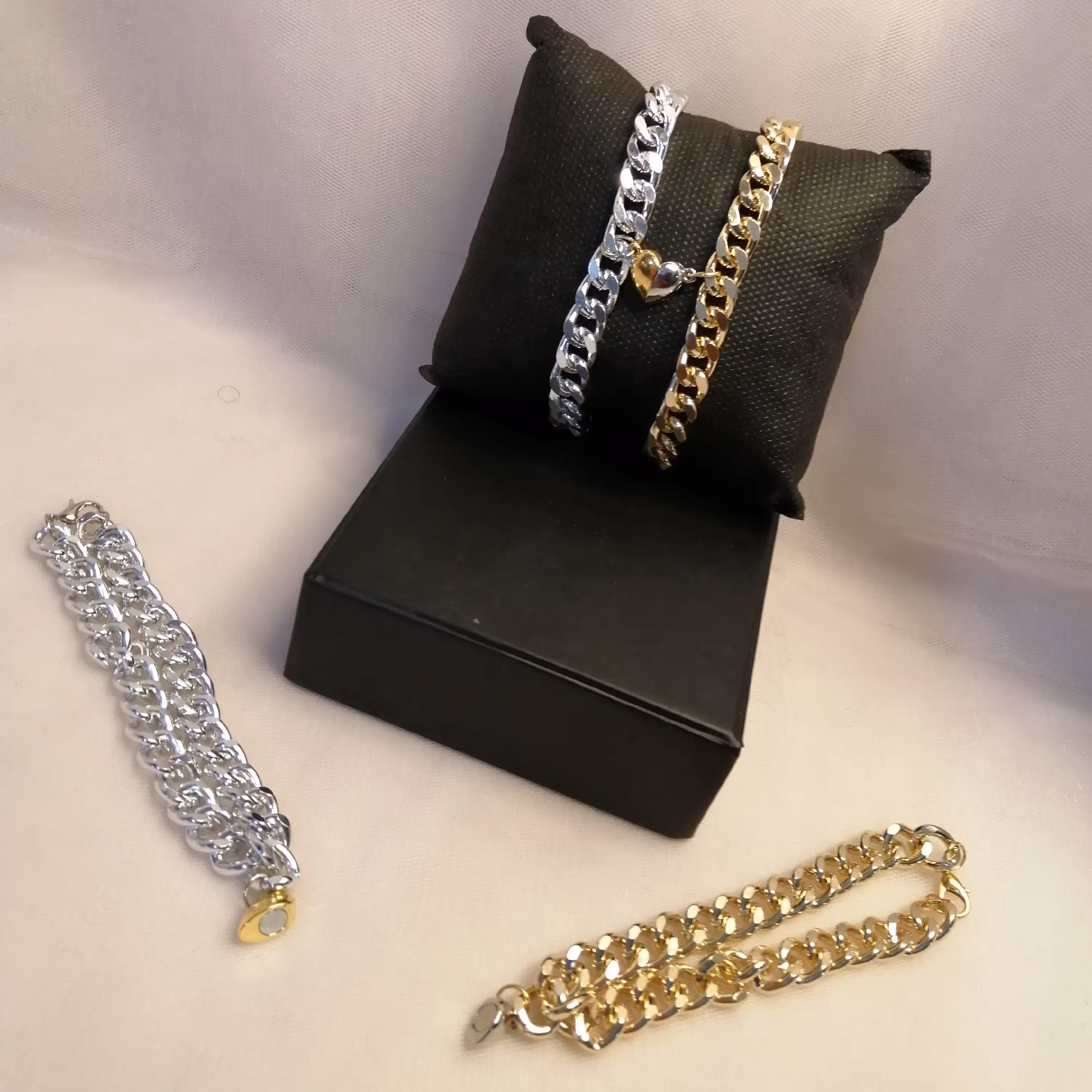 دستبند دوستی زنجیری کارتیر طلایی نقره ای