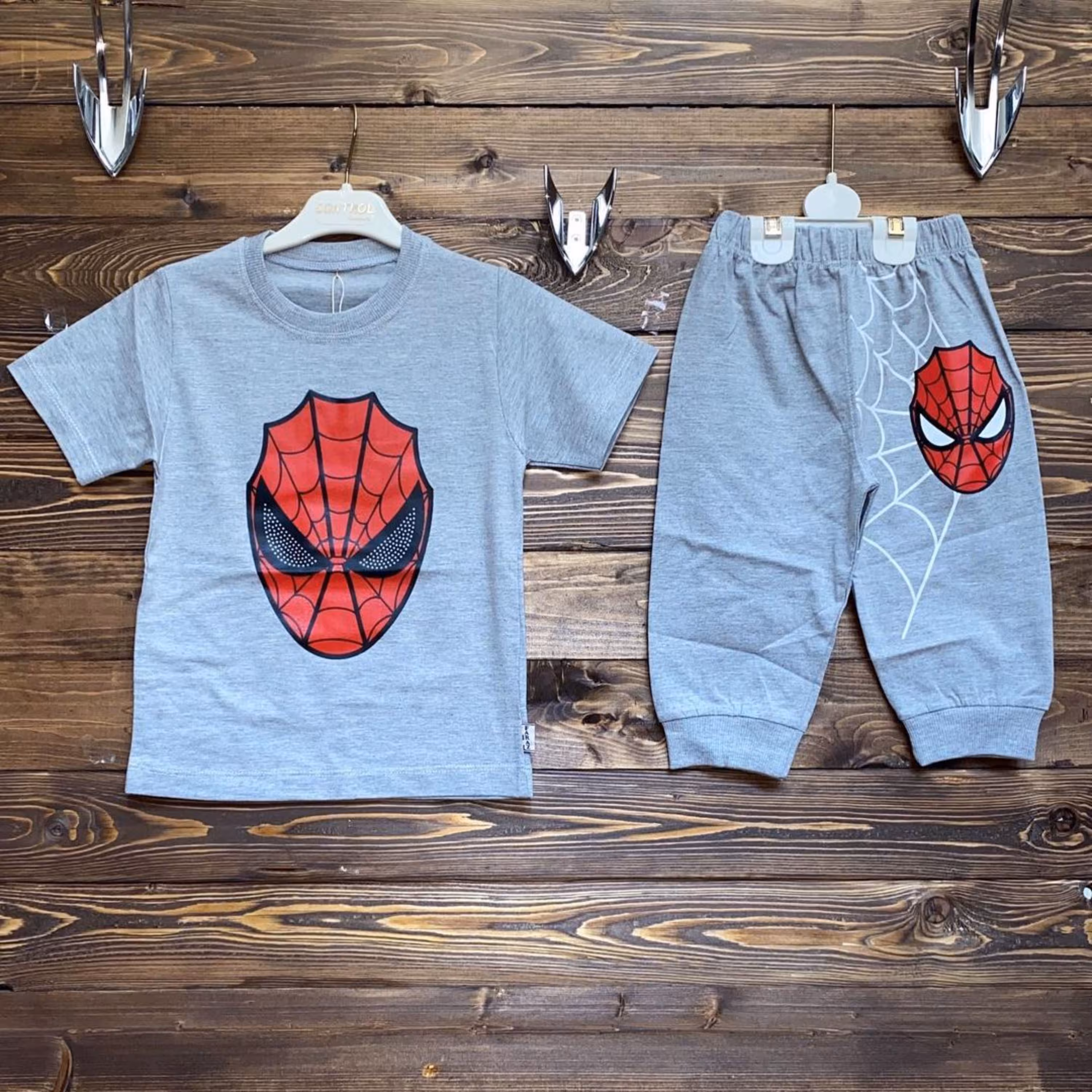 ست تیشرت و شلوارک مرد عنکبوتی