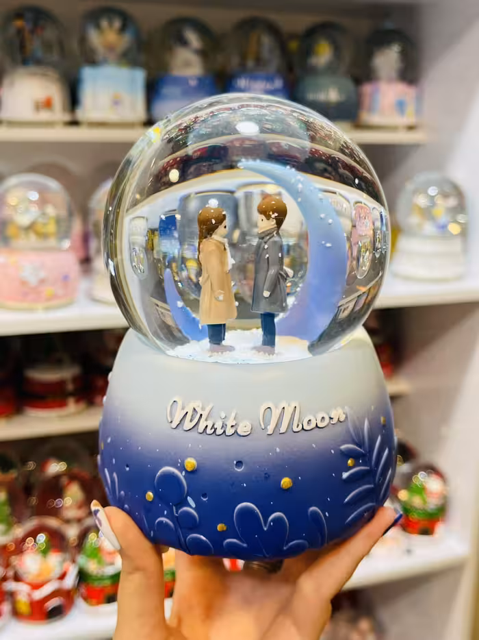 گوی موزیکال عاشقانه ، دیدار کنار ماه