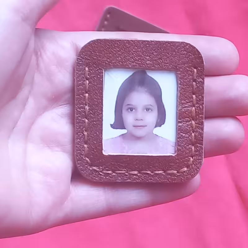 4عددمگنت چرم -مگنت یخچالی-قاب عکس -قاب عکس مگنتی-قاب عکس چرمی-بصورت چهار عددی ارسال میشود و هزینه ارسالش رایگان هست