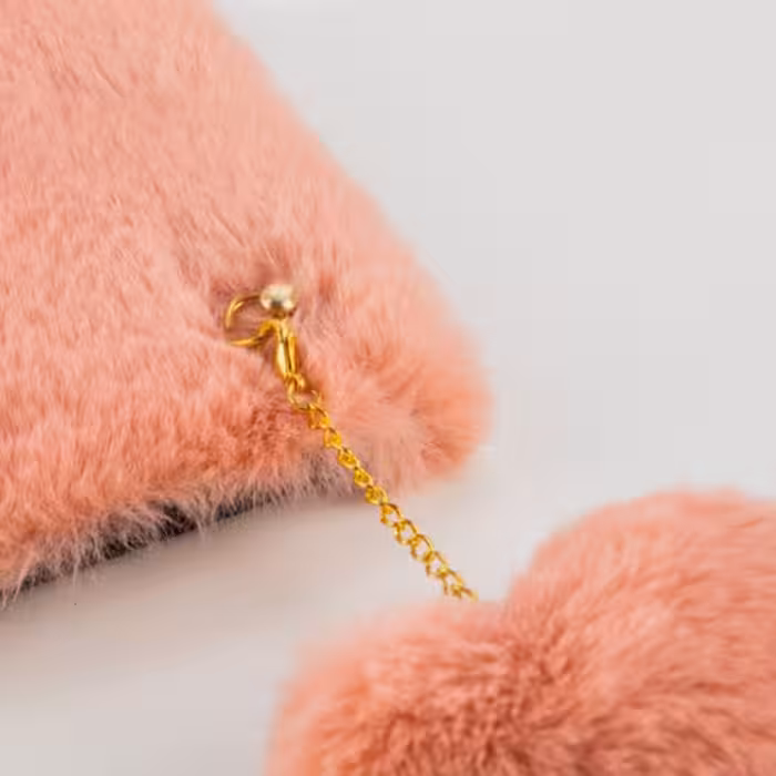  کاور طرح دخترانه مدل خزدار پشمالو مناسب برای گوشی موبایل سامسونگ Galaxy F22 به همراه آویز