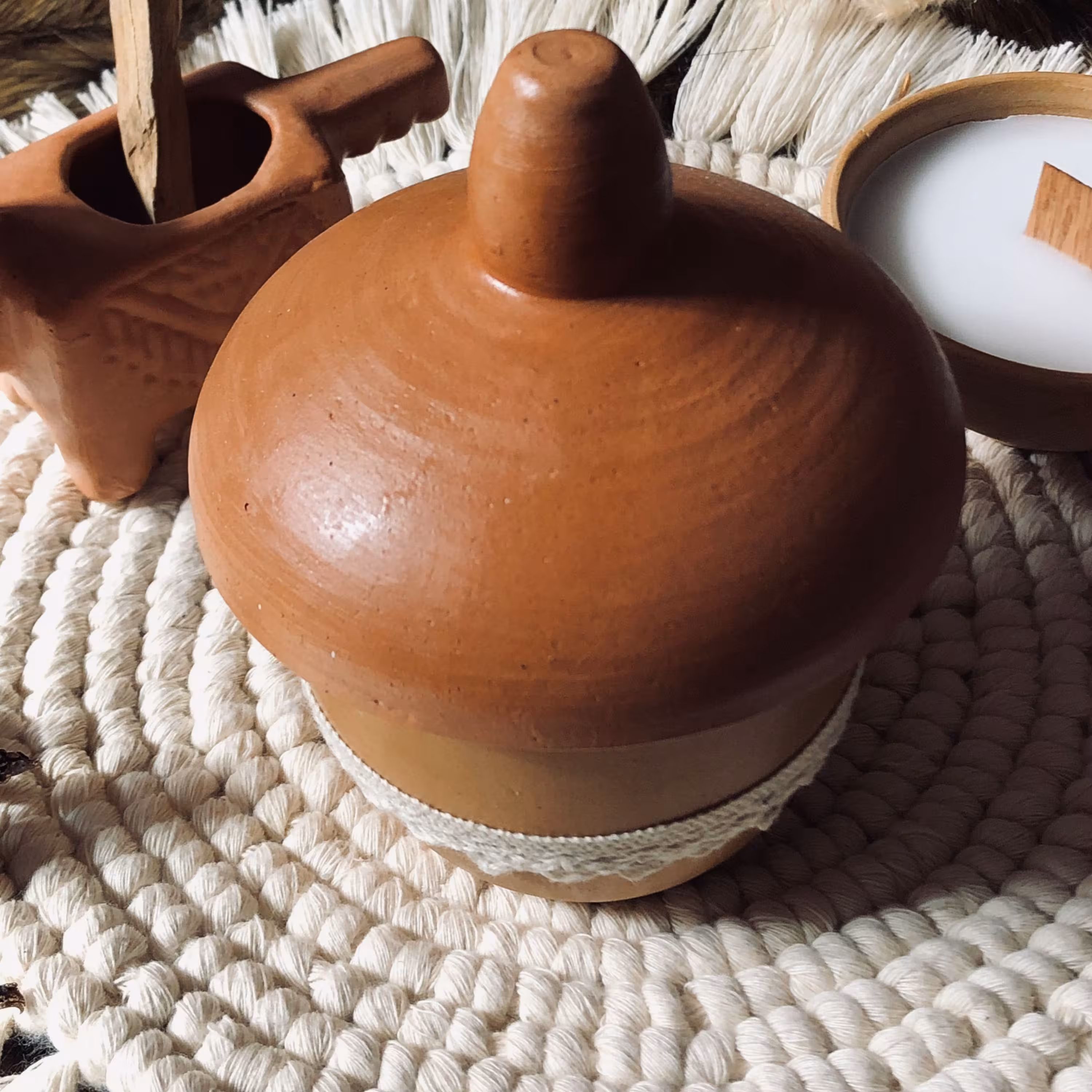 شمع ظرف سفالی فتیله چوبی مدل بلوط