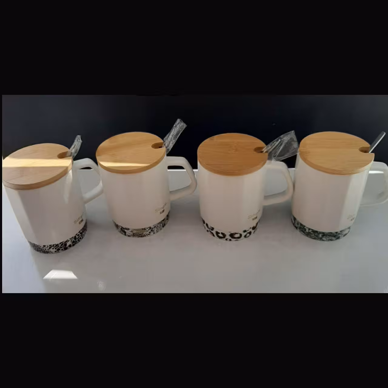 ماگ درب چوبی زیر طرح دار