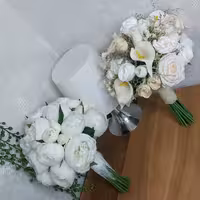 دسته گل مصنوعی عروس سفید و کرمی، هدیه، عروسی، عقد، نامزدی، فرمالیته، پیونی، شیپوری، رز