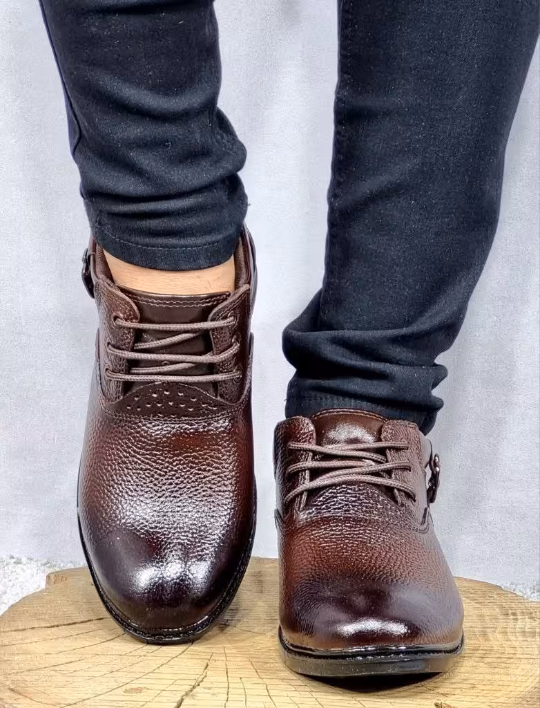 فروش  جذاب  کفش طبی مردانه چرم طبیعی تبریز  مدل  بندی  ویژه شیک پسندا قهوه ای  ارسال رایگان