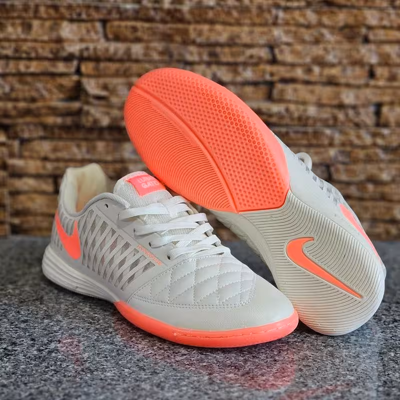 کفش فوتسال نایک لونار گتو رنگ سفید نارنجی