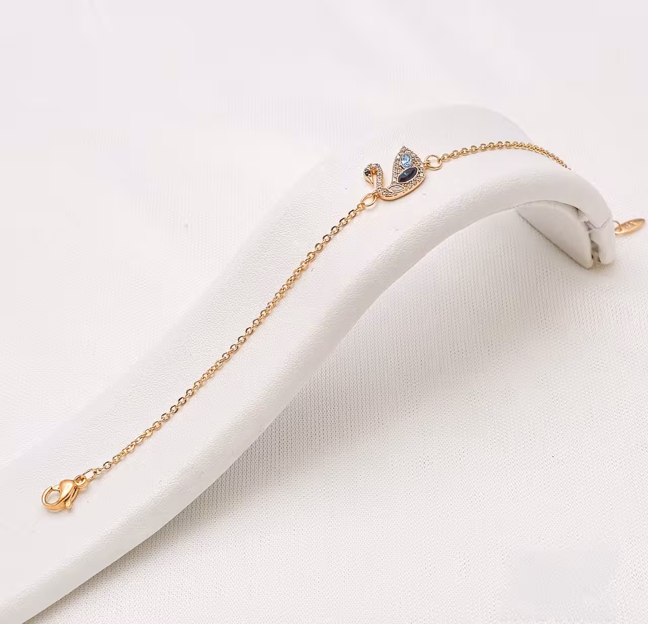 دستبند زنانه قو عشق برند ژوپینگ