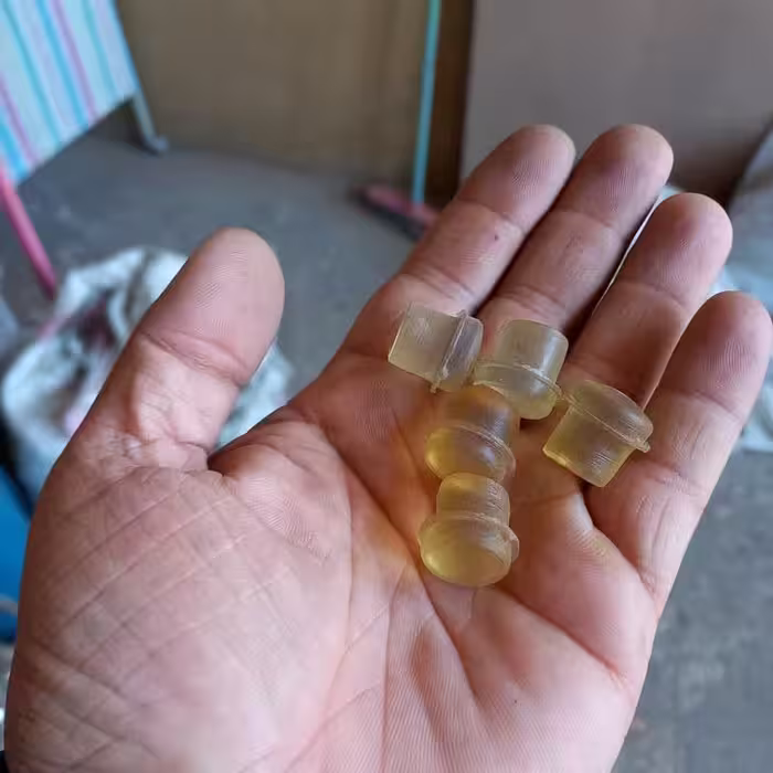درپوش پلاستیک 13میلیمتر صندلی و میز  رنگ شفاف بسته 20 عددی