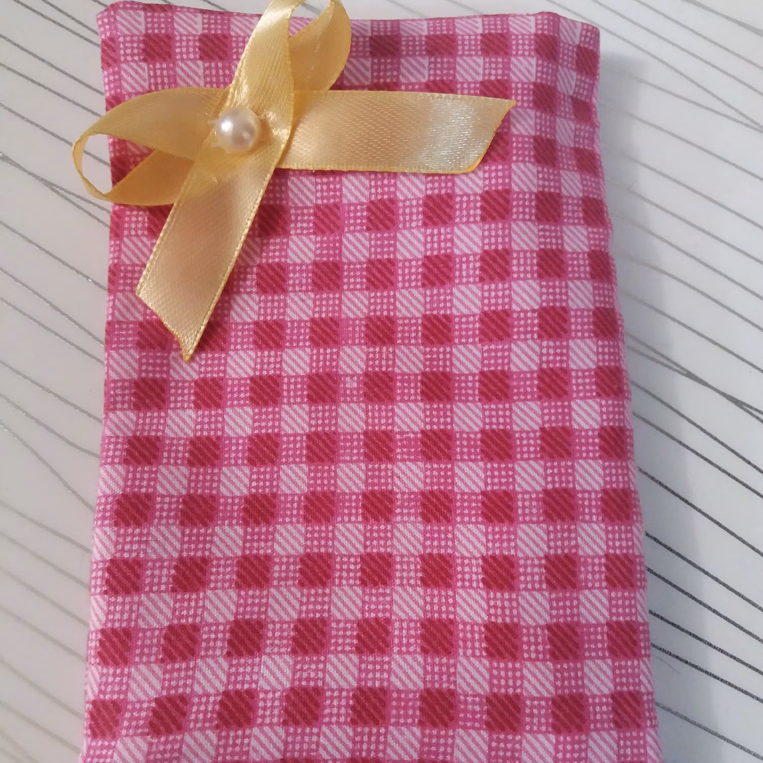 جادستمال کاغذی.پارچه و آستری نخی و لطیف مخصوص کیف مدرسه بچه ها