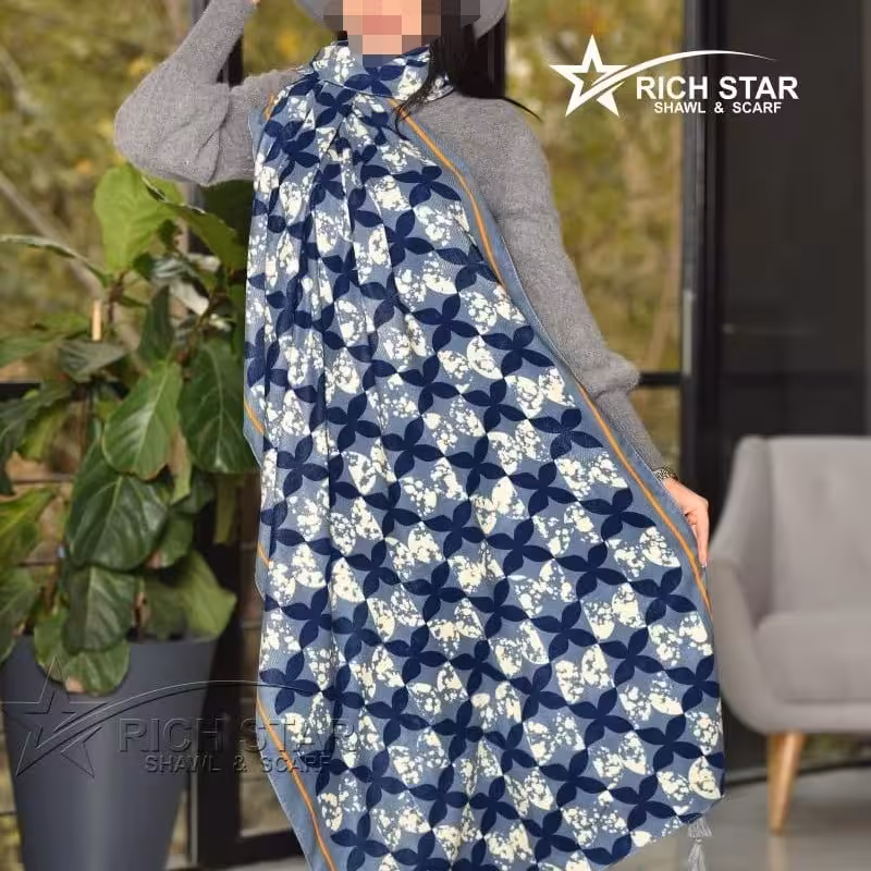 شال موهر پاییزه و زمستانه دارای رنگبندی شاد 