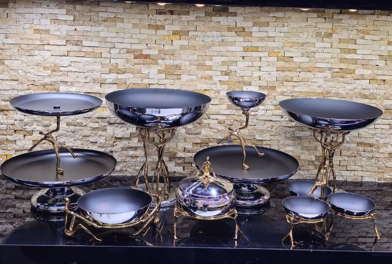 سرویس هفت پارچه پذیرایی آدمک برنجی رنگ طلایی