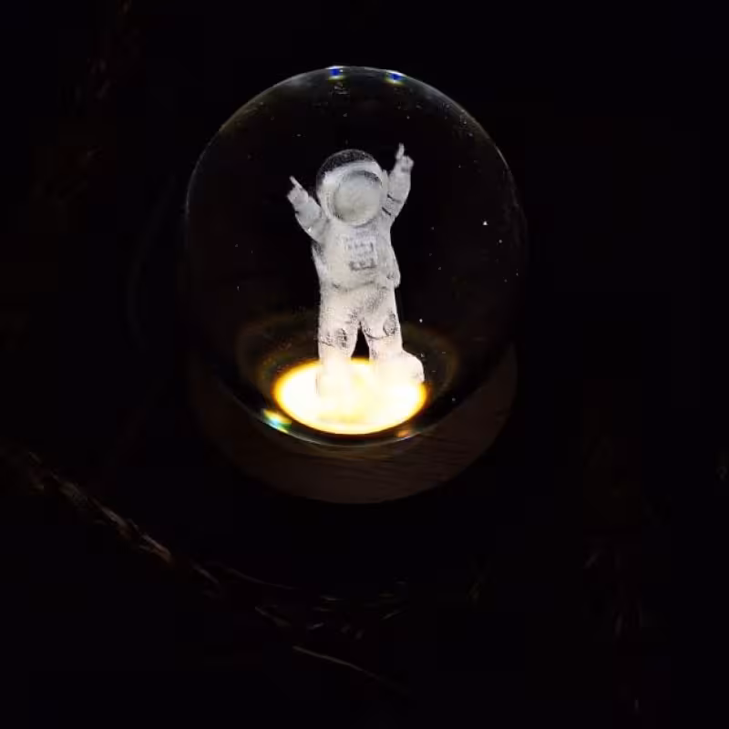 گوی کریستالی طرح آدم فضایی کوچک سایز 6 کد T 14