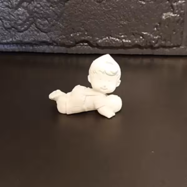 بیس خام نوزاد توپ به دست