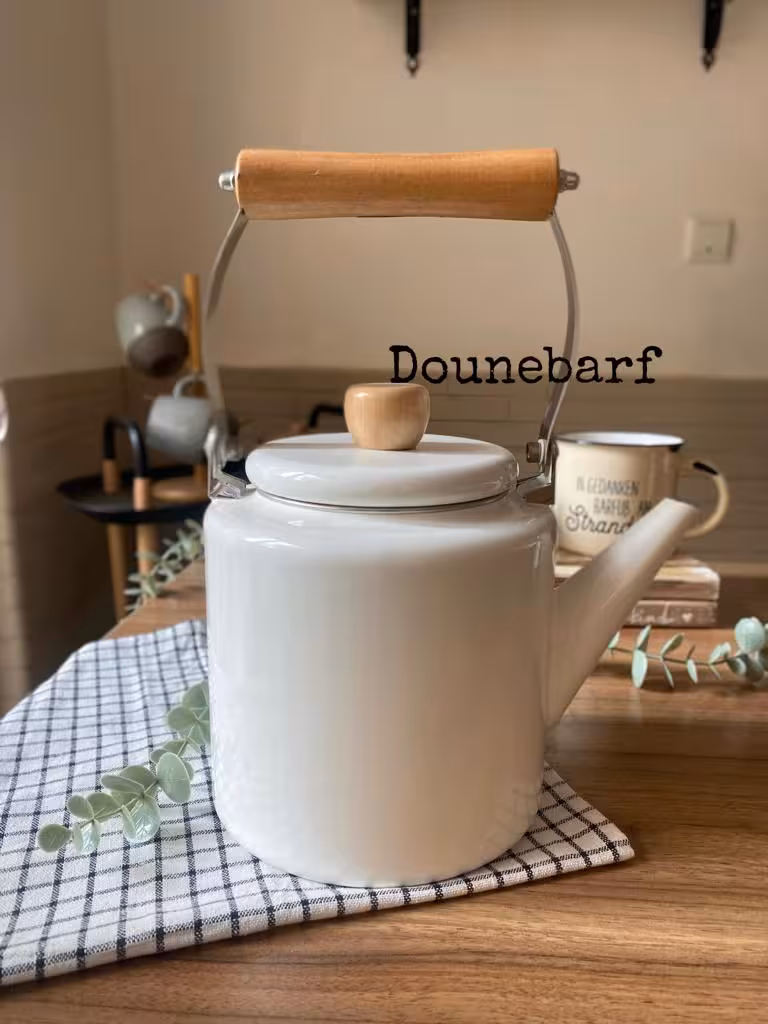 کتری سفید دسته بامبو