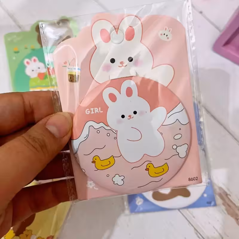 آینه کیفی با طرح کیوت